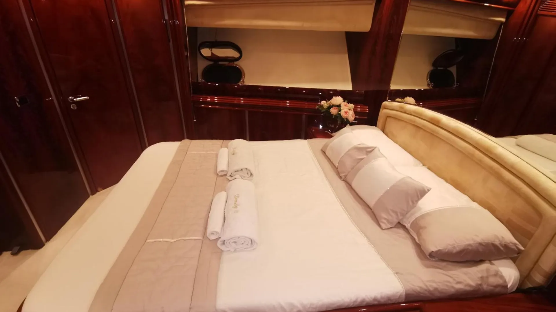 Botel Beautiful Motor Yacht Barcelona Hotel