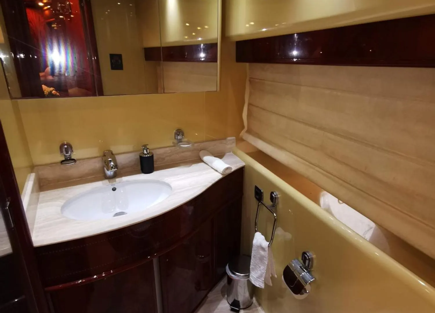 Botel Beautiful Motor Yacht Barcelona Hotel