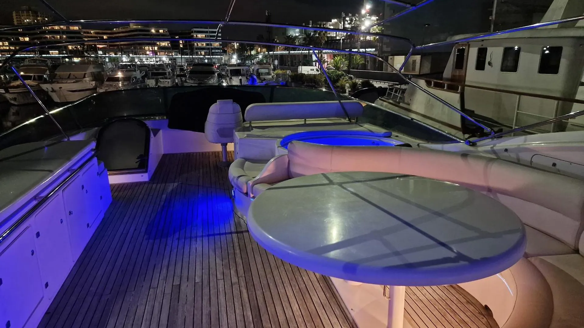 Botel Beautiful Motor Yacht Barcelona Hotel