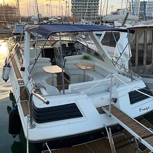 Barco Frape Hotel en barco