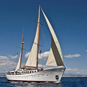 Southern Cross Botel