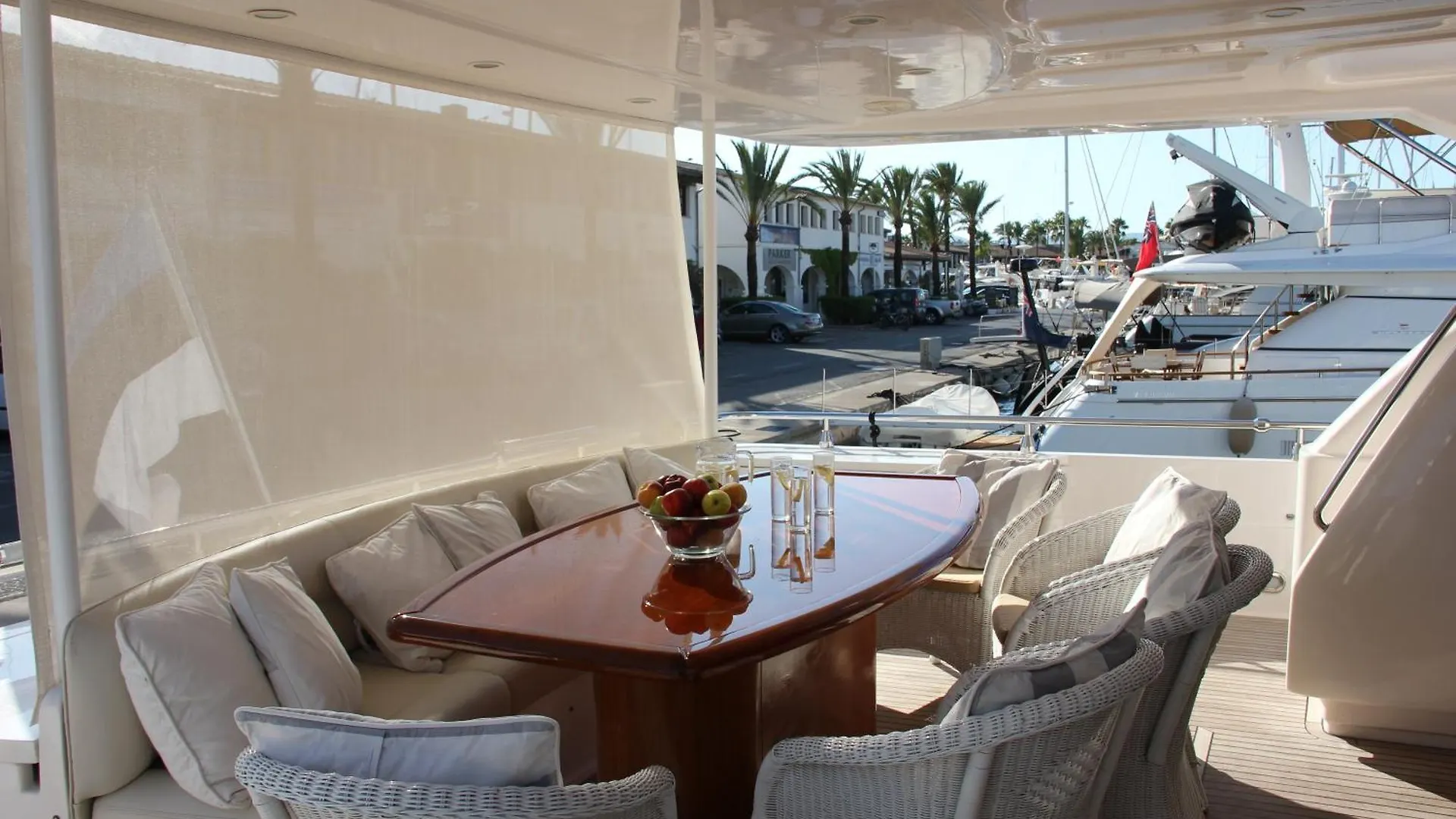 Beautiful Motor Yacht Barcelona 호텔