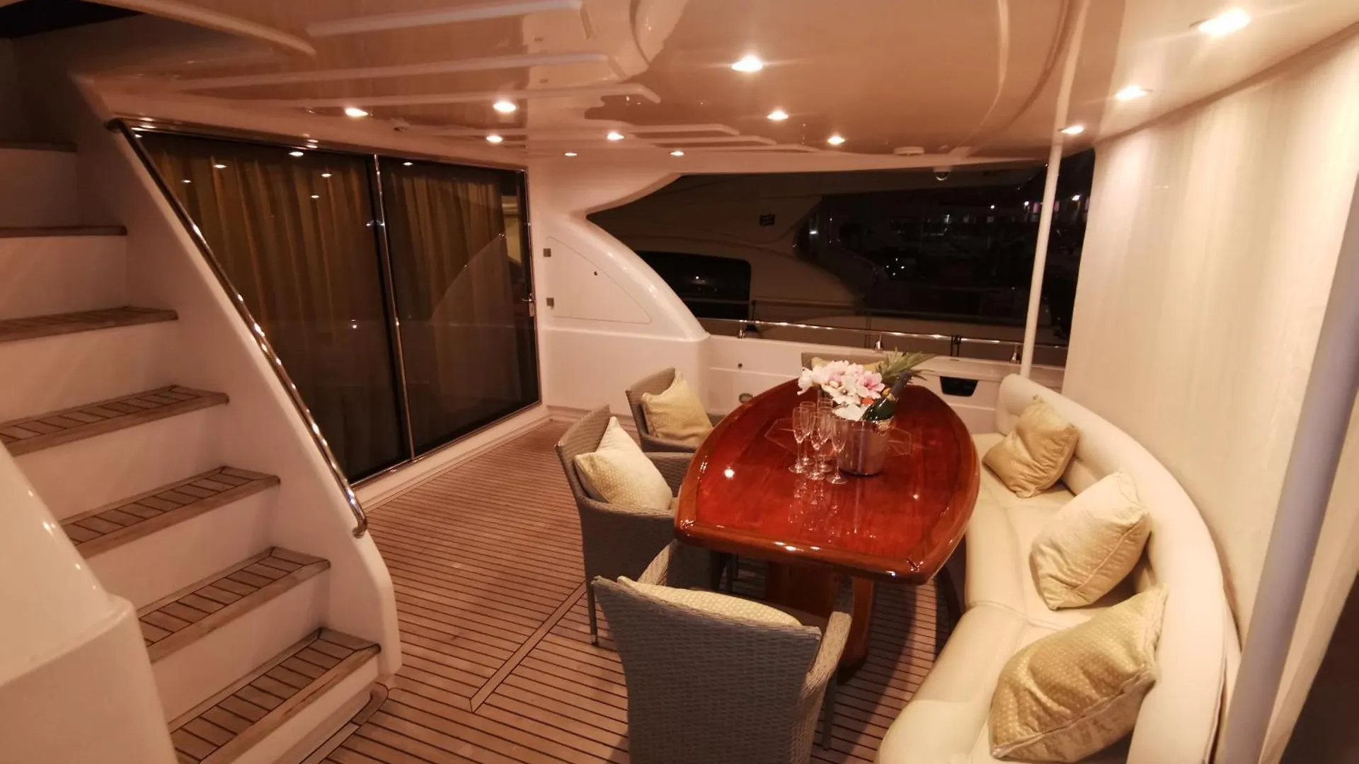 Beautiful Motor Yacht Barcelona 호텔 0*,  스페인