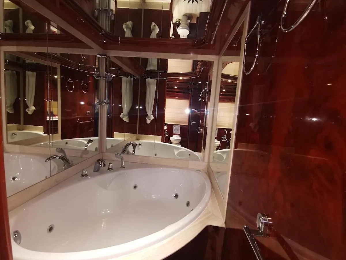 보트호텔 Beautiful Motor Yacht Barcelona 호텔 스페인